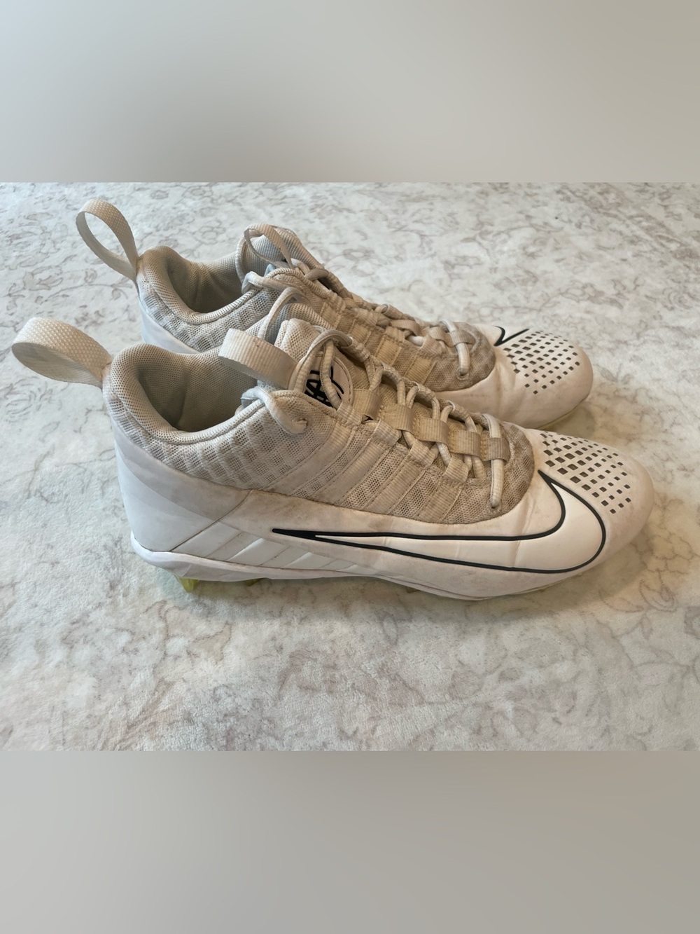 Nike Men’s White and Black Lacrosse Athletic Cleats